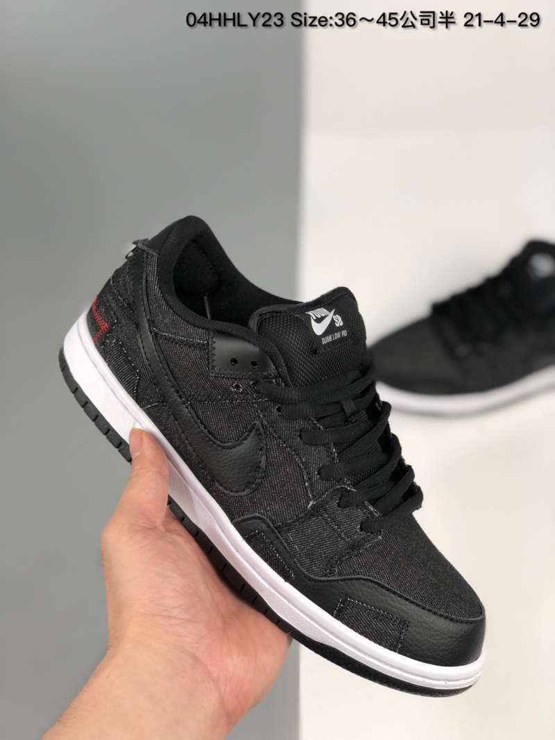 x NIKE SB DUNK Low uses layered design 