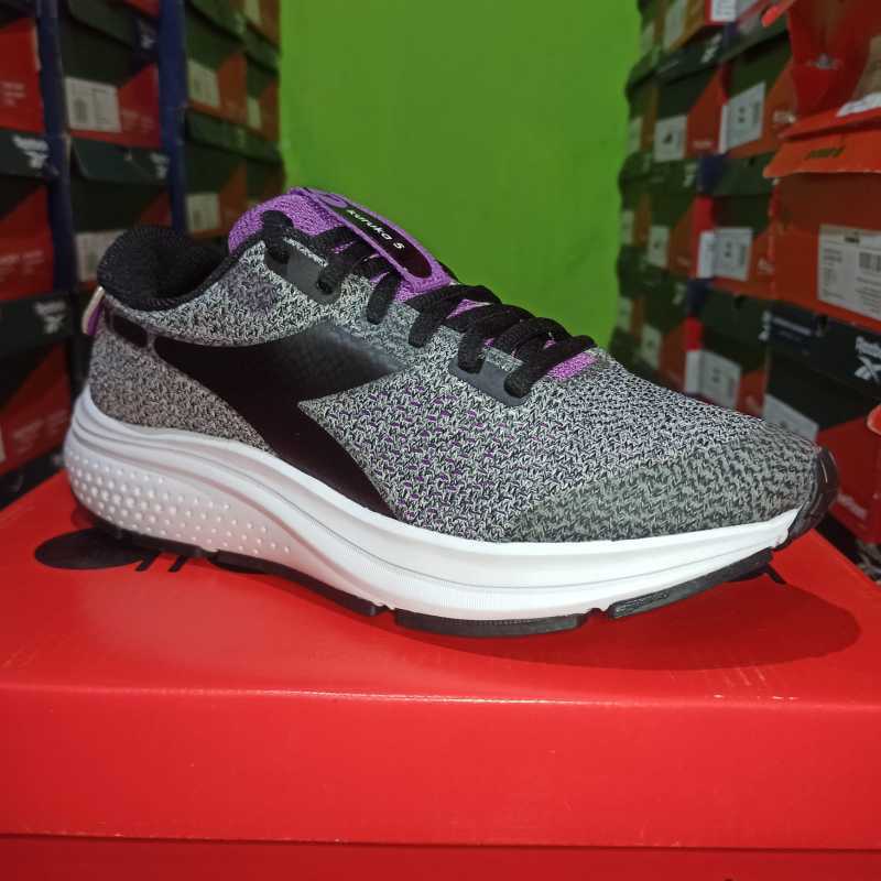 Diadora kuruka top