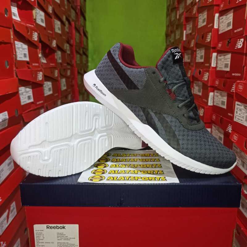 Promo Reebok Reago Essensial FV0619 Sepatu Running Pria Original Diskon 58%  di Seller alatsports - Kota Tangerang, Banten | Blibli