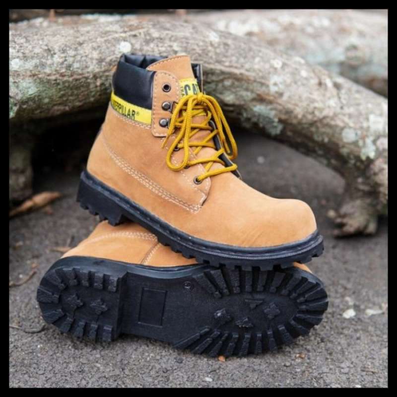 Caterpillar tracker deals boots