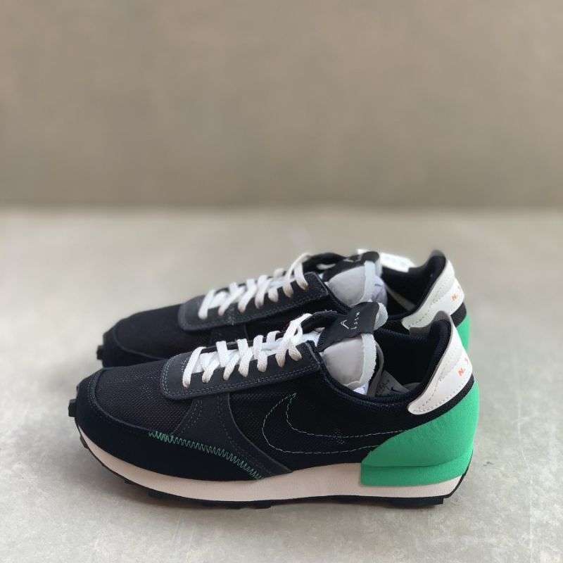 summit white nike daybreak