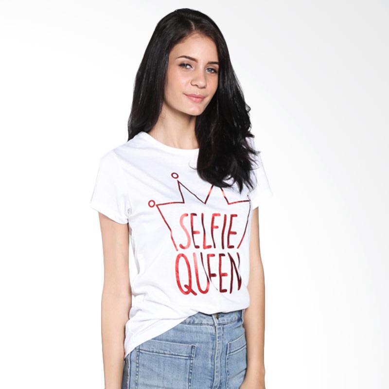 Urban Connexion Selfie Queen Shirt UC-M-S209 Atasan Wanita - White Extra diskon 7% setiap hari Citibank – lebih hemat 10% Extra diskon 5% setiap hari