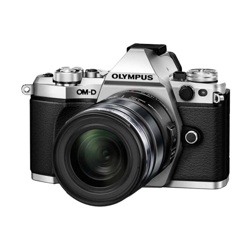 Olympus OM-D E-M5 Mark II Kit 12-50mm f/3.5-6.3 EZ + 17mm f/1.8 Micro 4/3 Kamera Mirrorless - Silver