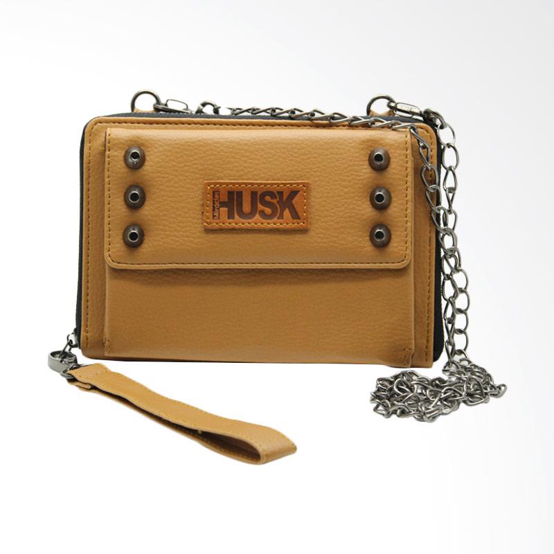 tan wristlet bag