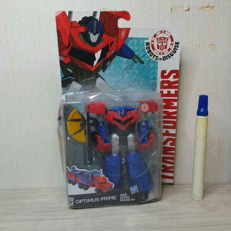 Mainan transformers robot in disguise hot sale optimus prime