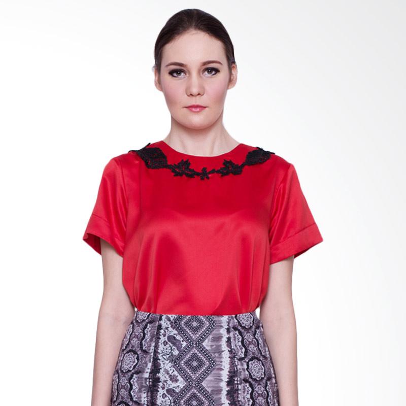 Cloche Embroidered Neckline Top Atasan Wanita - Merah