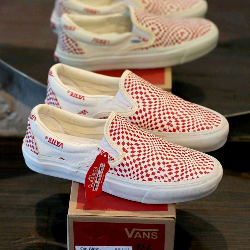 Vans slip hotsell on merah