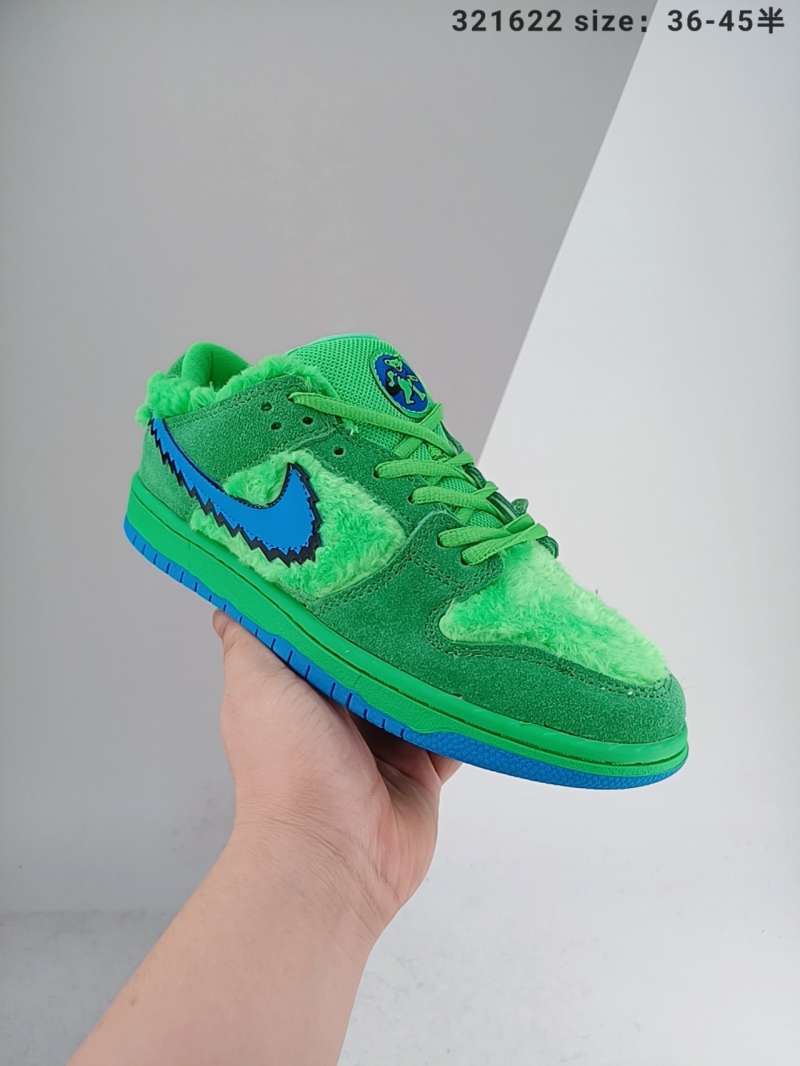 x Nike SB Dunk Mid QS 
