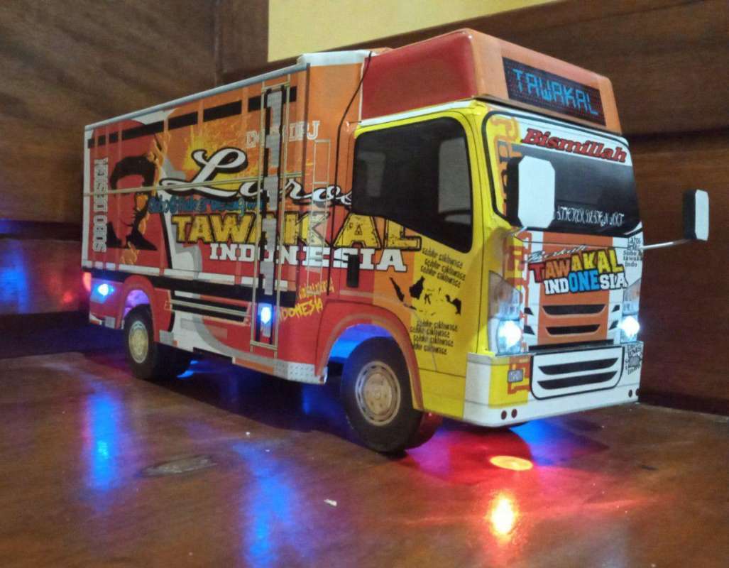 foto miniatur truk