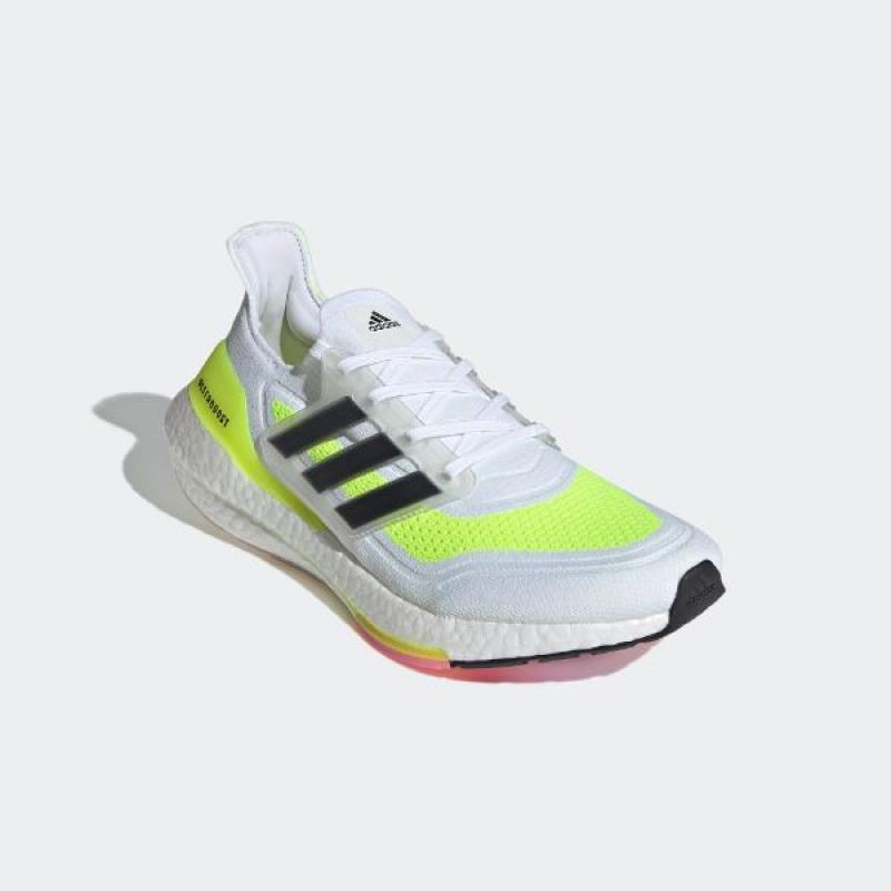 Sepatu running top adidas ultra boost