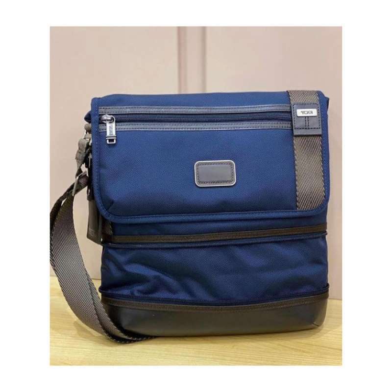 Tumi glenview expandable crossbody 2025