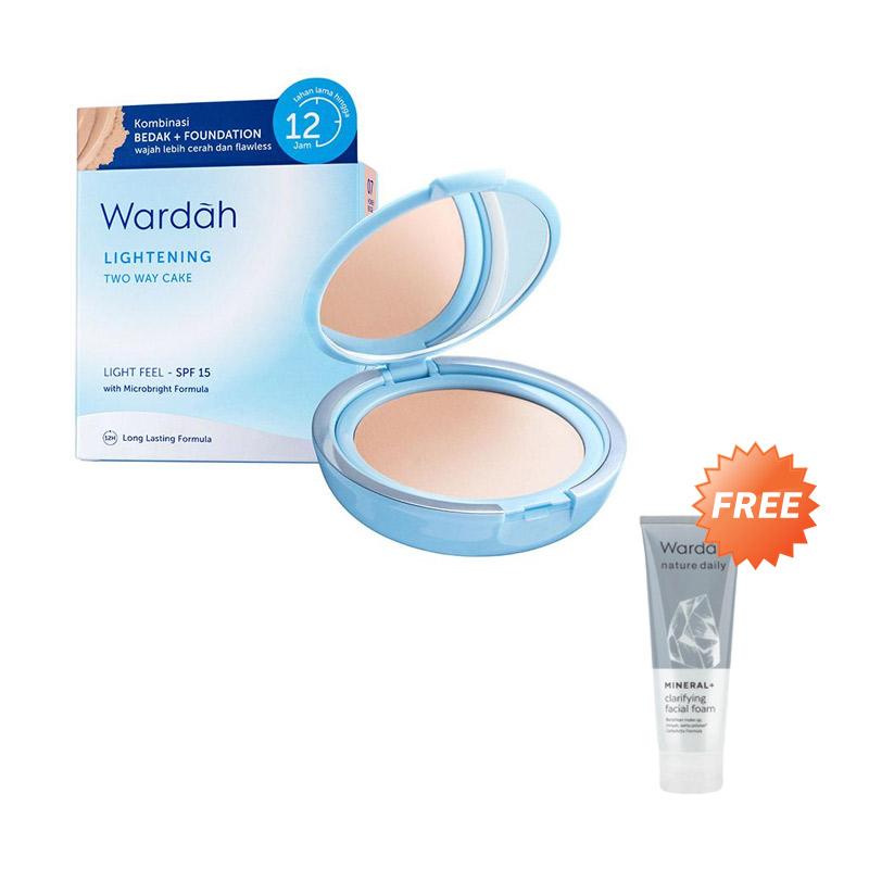 Jual Wardah Lightening Two Way Cake Light Feel Powder 12 G Refill Free Wardah Nature Daily Mineral Clarifying Facial Foam 100 Ml Online September 2020 Blibli Com