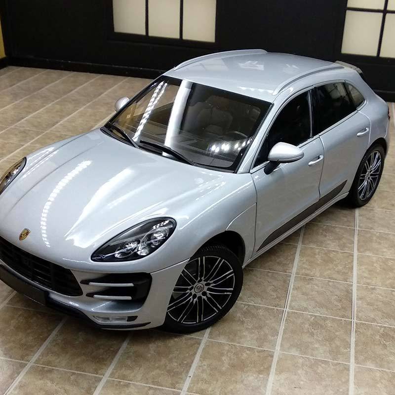 Jual Minichamps Miniatur Mobil Porsche Macan Turbo Diecast Skala 18 Online Oktober 2020 Blibli Com