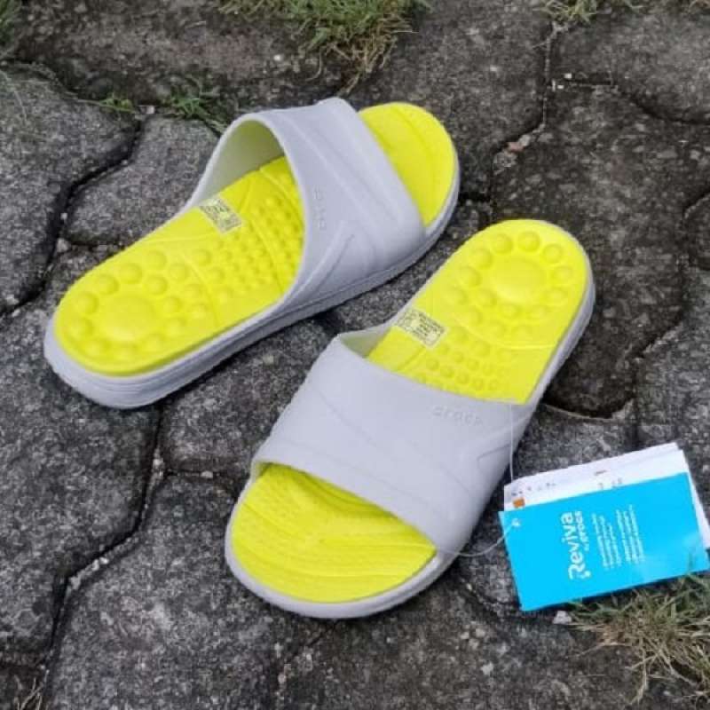 sandal merk crocs