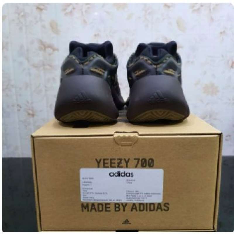 yeezy boost 700 brown