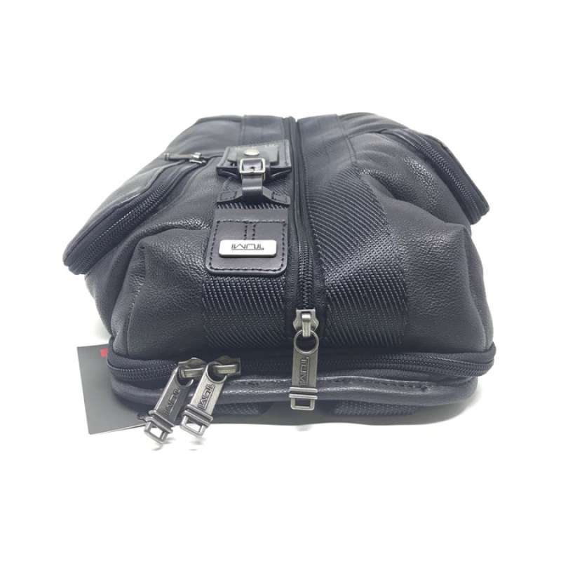 tumi fremont higgins sling