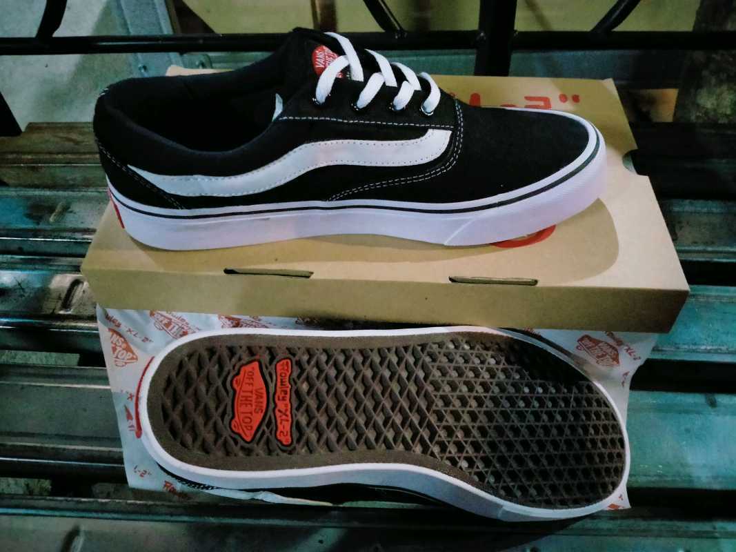 Sepatu vans top off the top