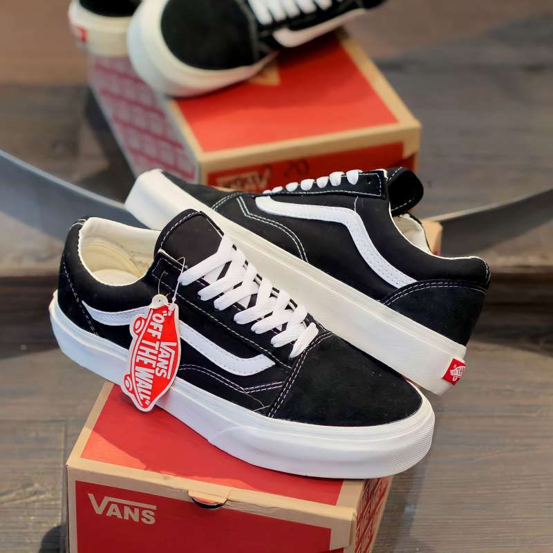 sepatu vans black white