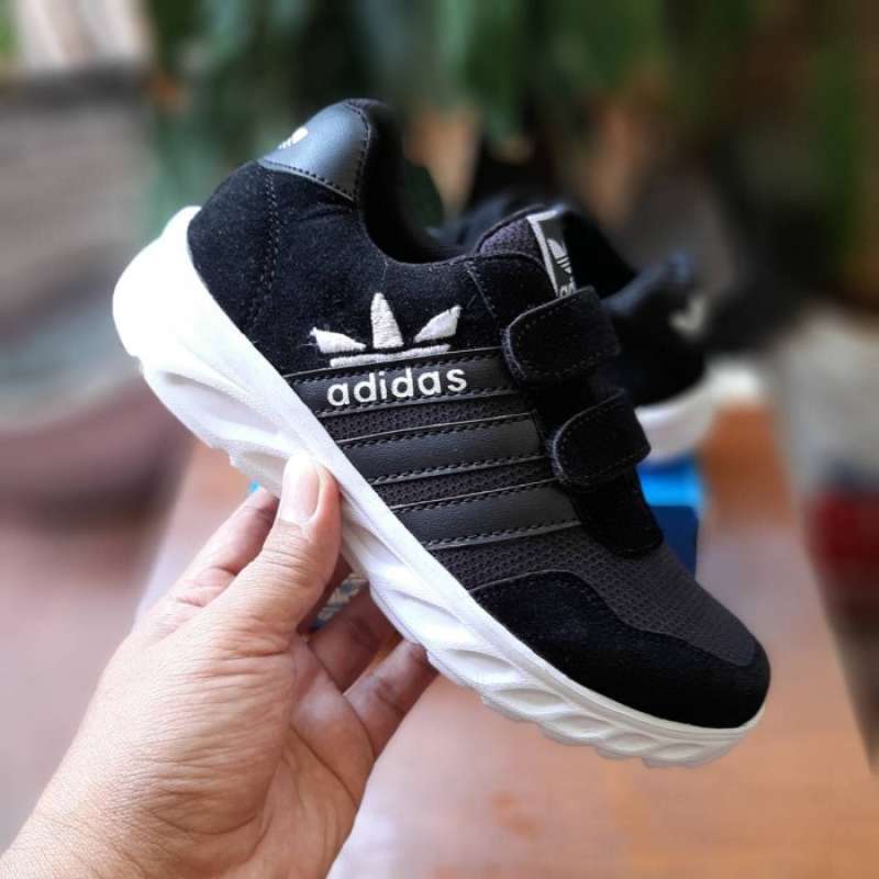 Foto sepatu adidas terbaru neo clearance