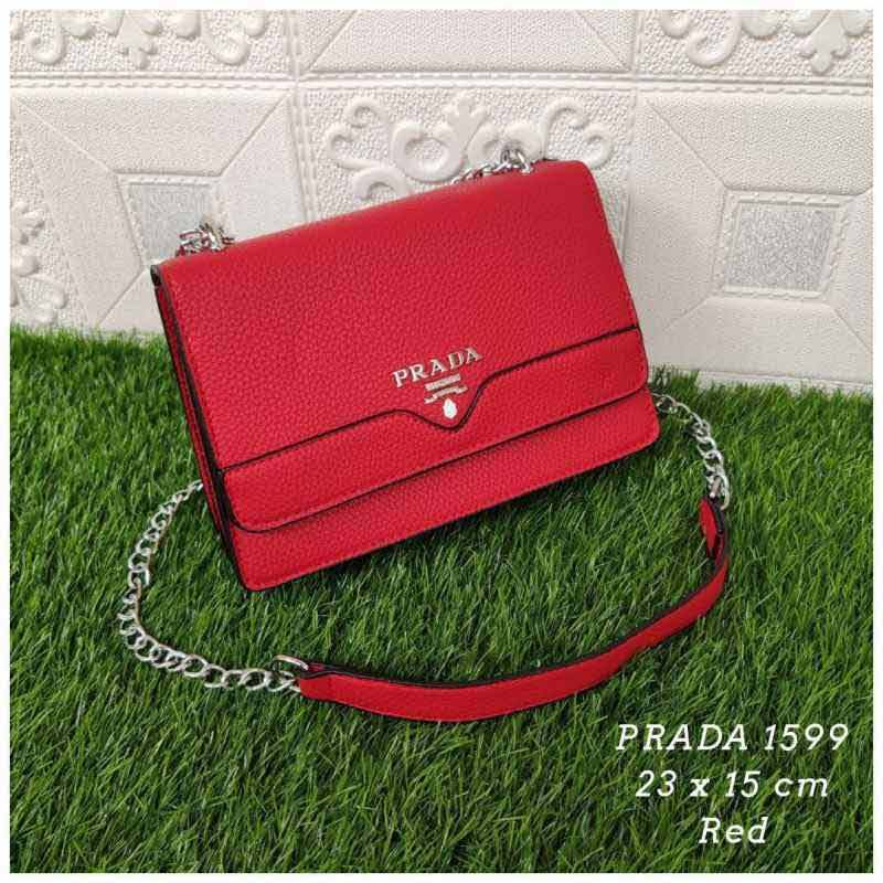 Prada tas sales