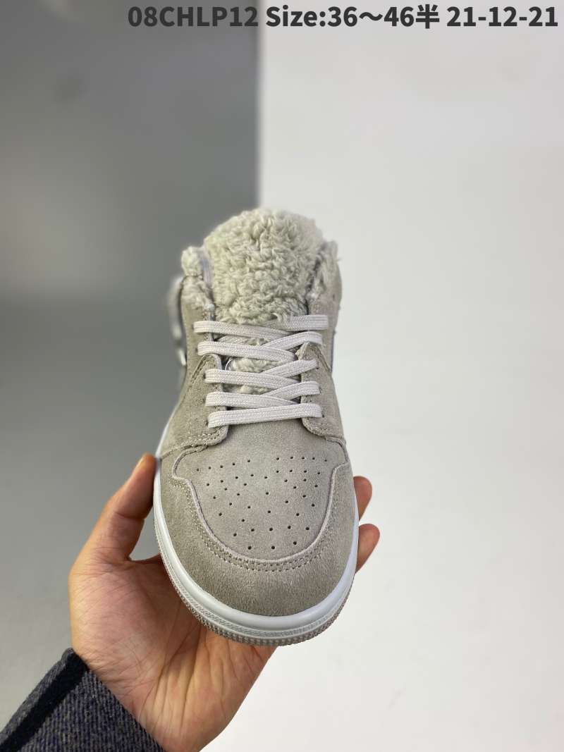 Jual Original The NIKE AIR JORDAN 1 low Sherpa fleece was exposed released  for the first time. Light camel suede with side grey Swoosh structure color  i - 39 di Seller SNK