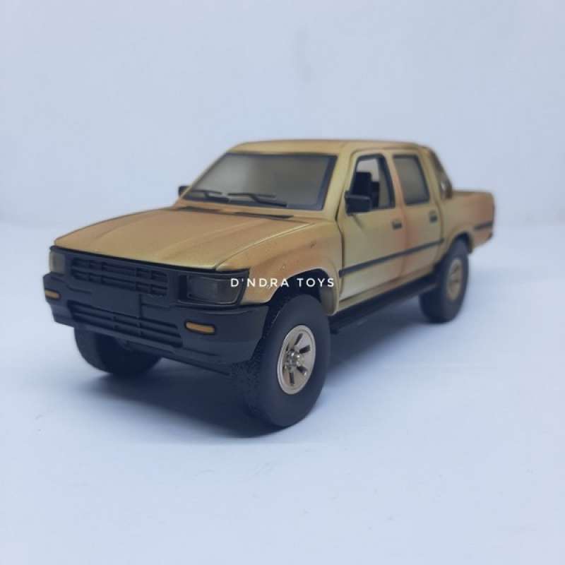 Diecast Miniatur Mobil Toyota Hilux Pickup Double Cabin Mainan Anak COKLAT