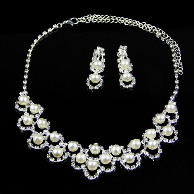 bridal pearl necklace and earring set