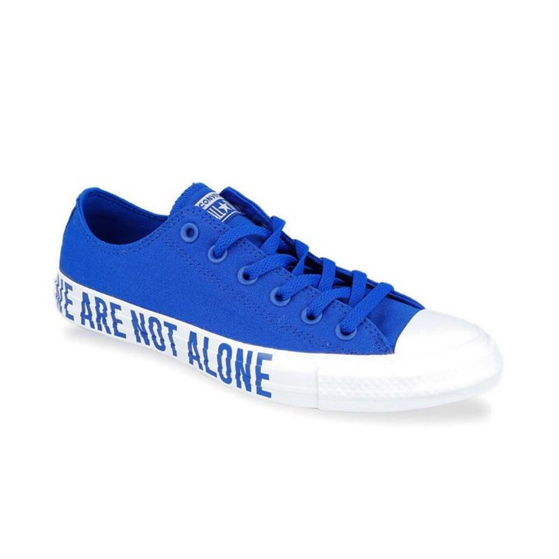 Sepatu converse we are not alone 2025