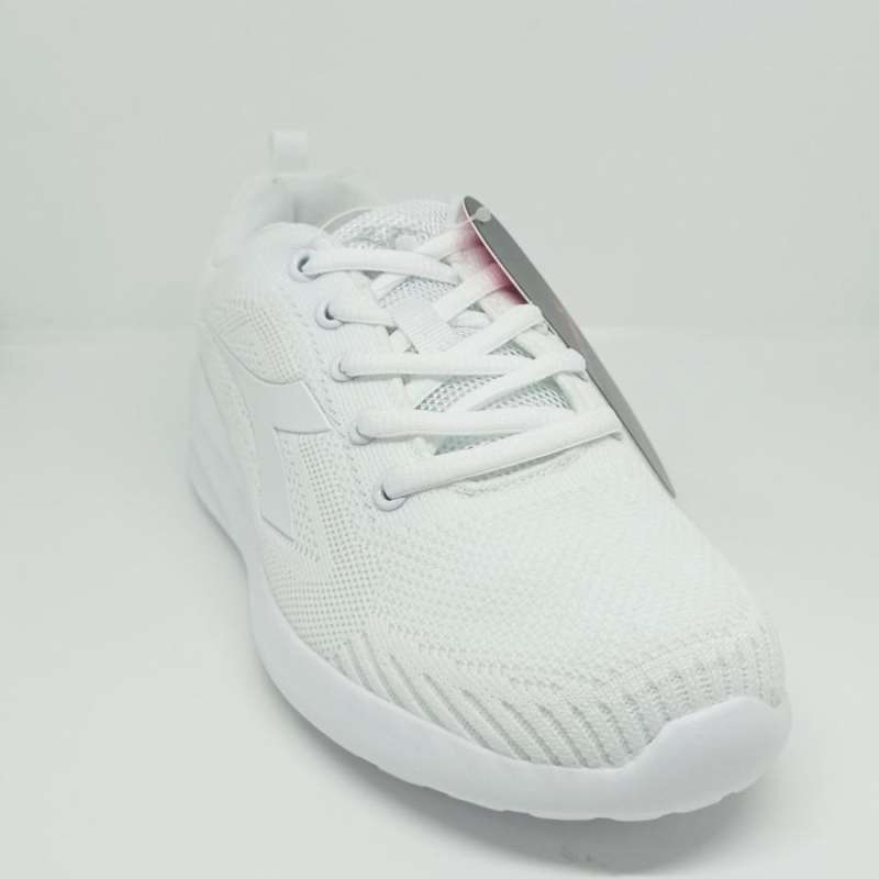 Diadora full white store