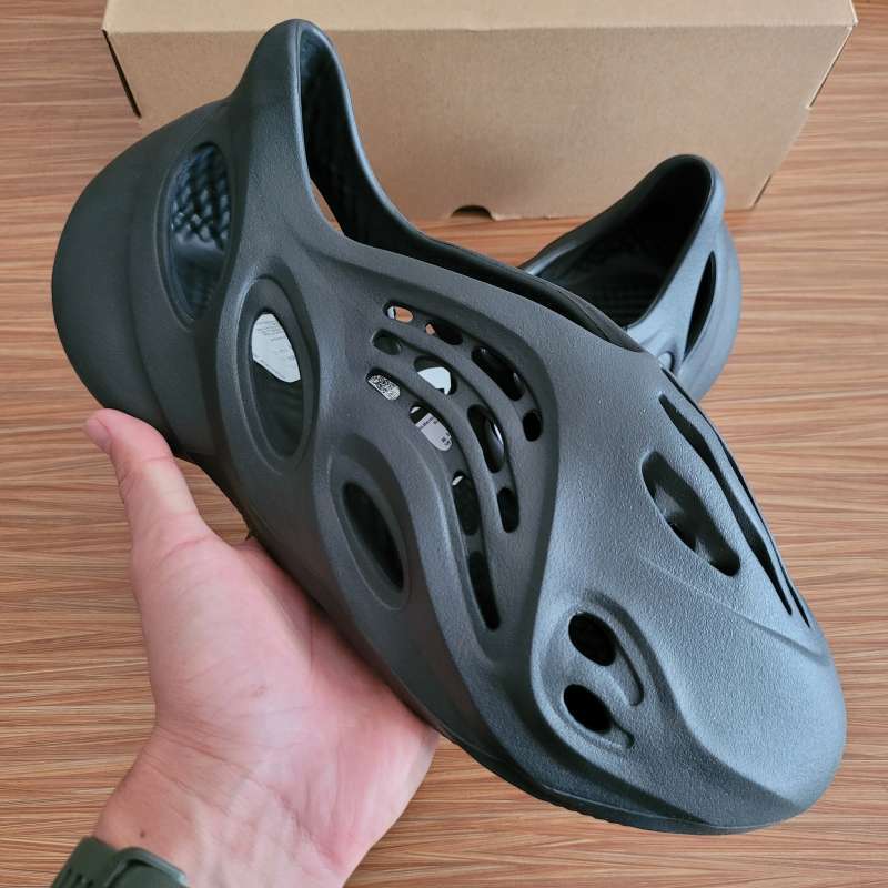 gray yeezy foam runner