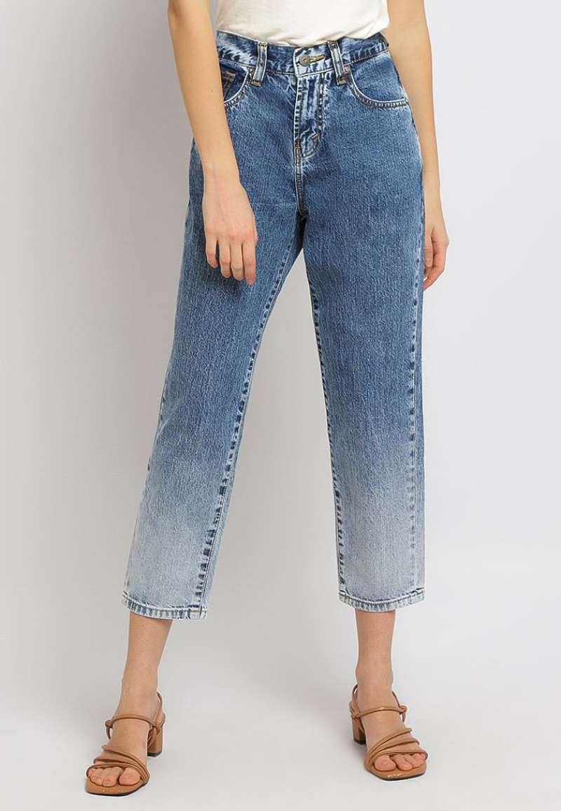 HAYVONLAR bilan guruh 3D video jinsiy aloqa Qisqa yubkada sikilgan