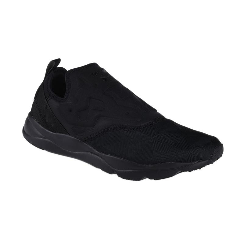 sepatu reebok slip on pria