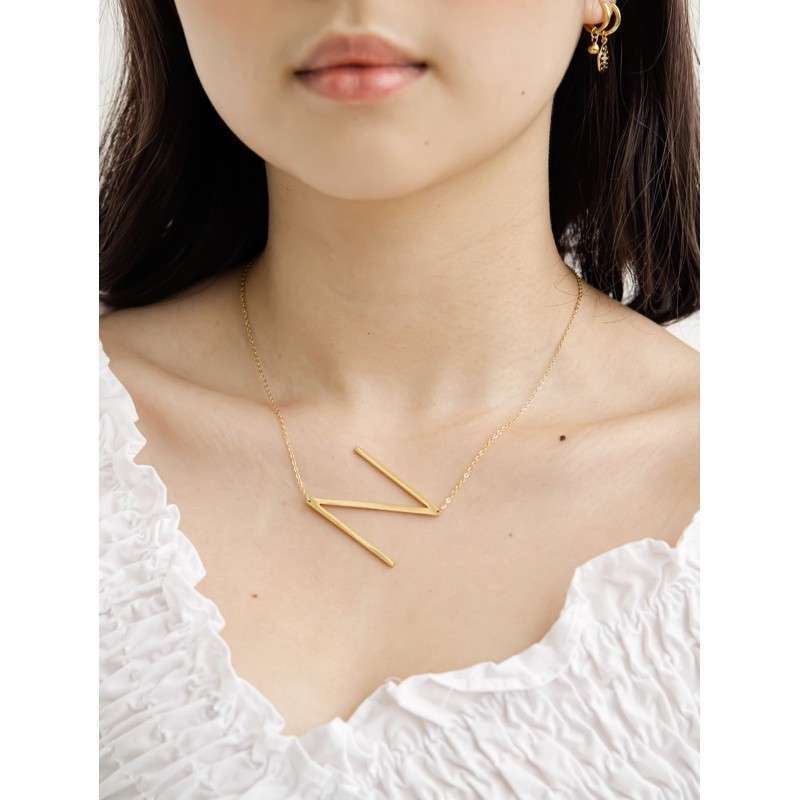 Side Alphabet Necklace Gold (Titanium 