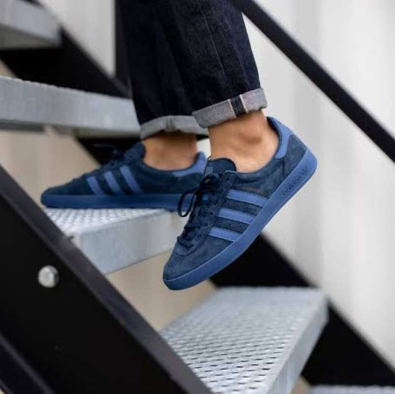 Adidas broomfield cream top