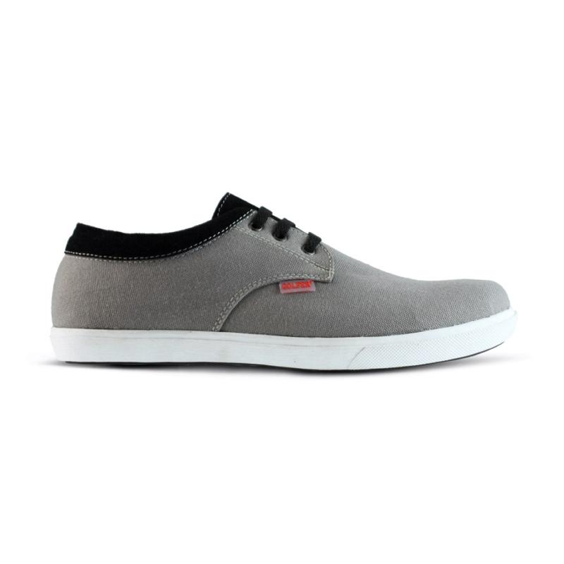 sepatu sneakers casual