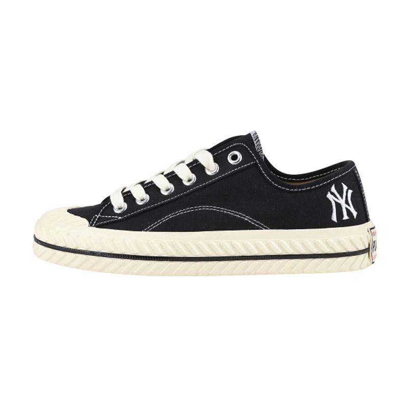 yankees converse sneakers