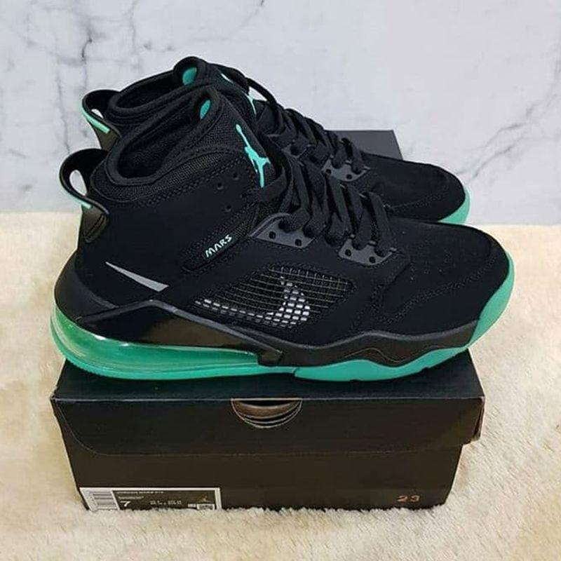 harga jordan mars 270