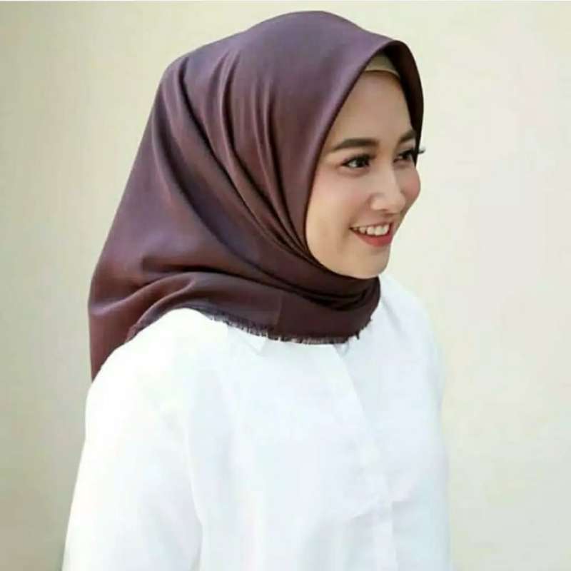 Hijab Saudia Segi Empat Rawis