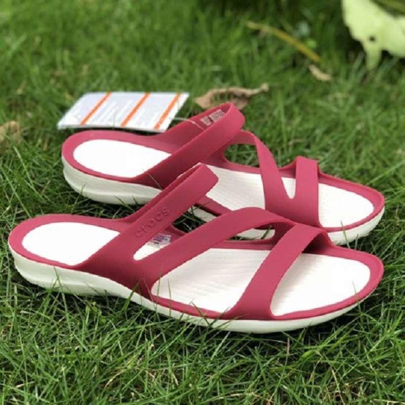 sandal merk crocs