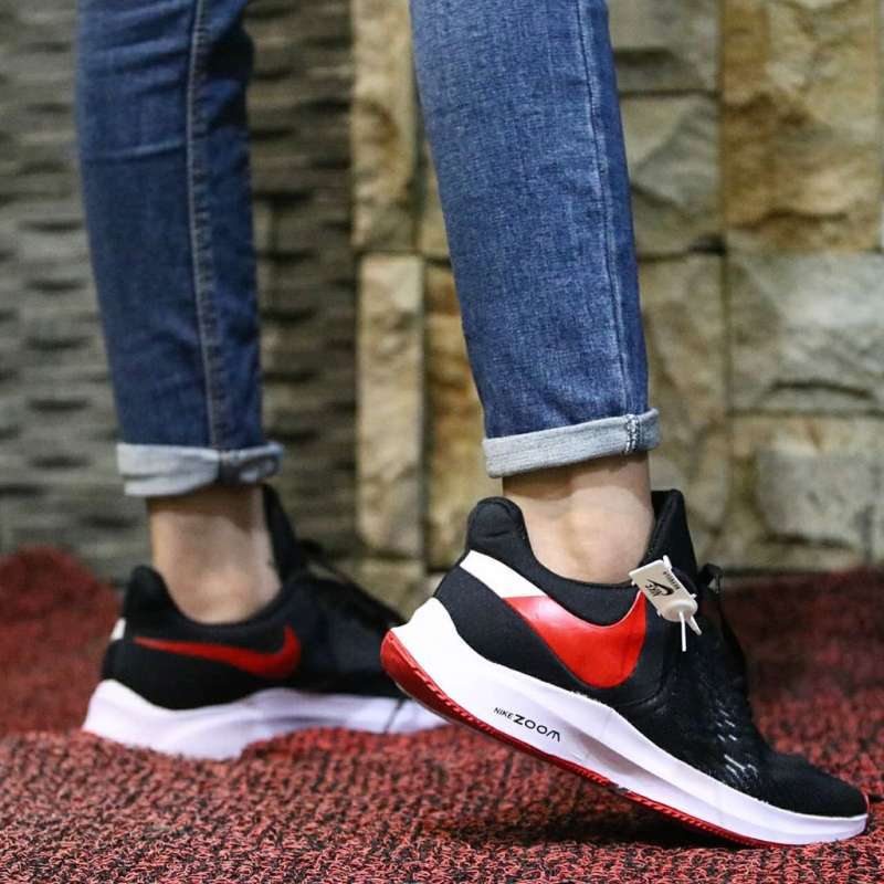 sepatu sneakers pria nike zoom winflo 