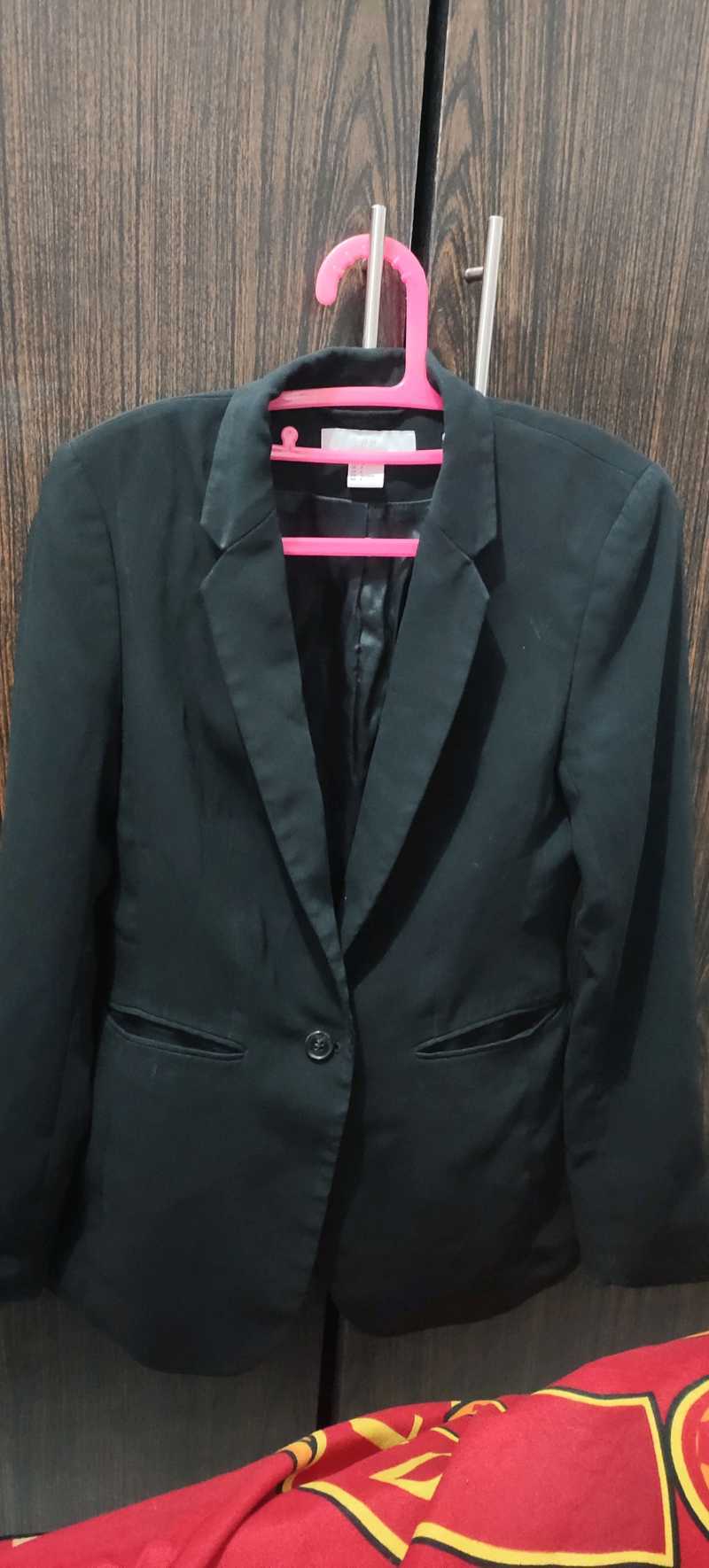 Jual Blazer H M Wanita Warna Hitam Original Preloved di Seller