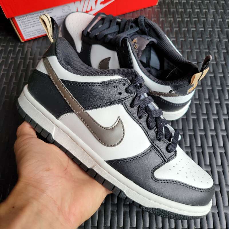nike dunk black white metallic