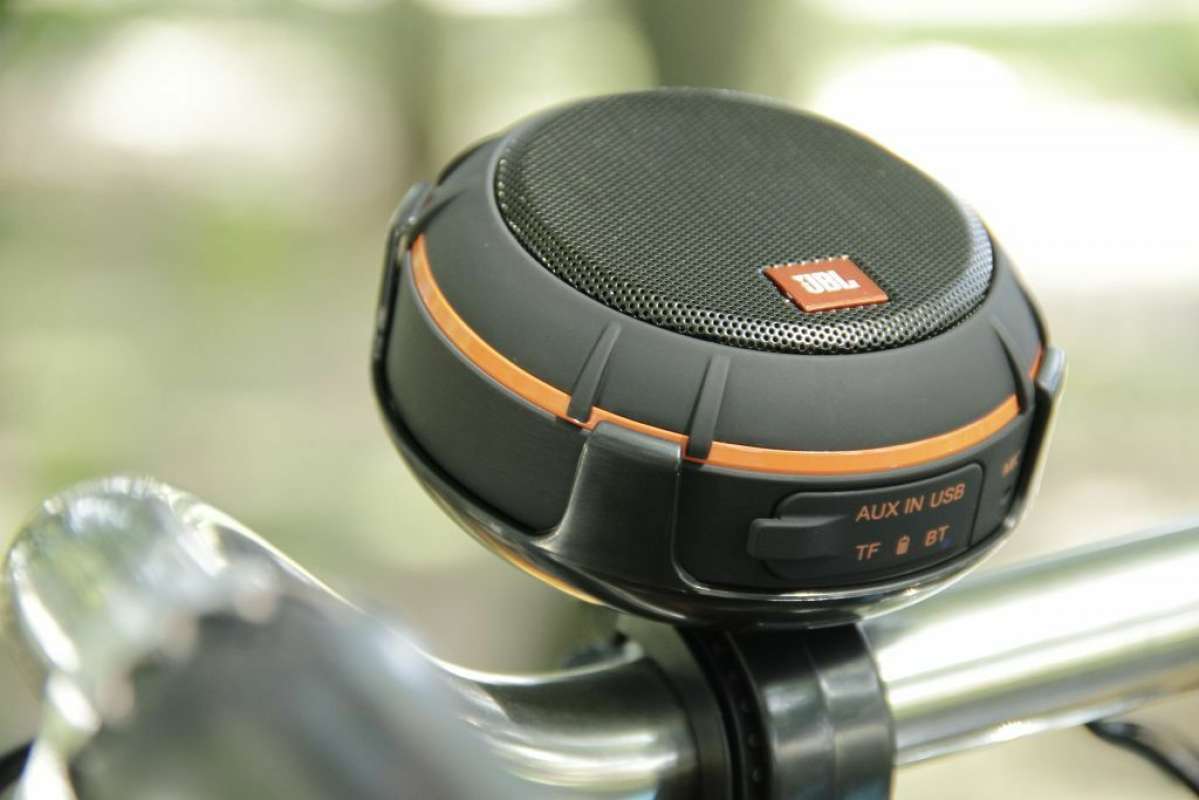 jbl wind portable bluetooth speaker