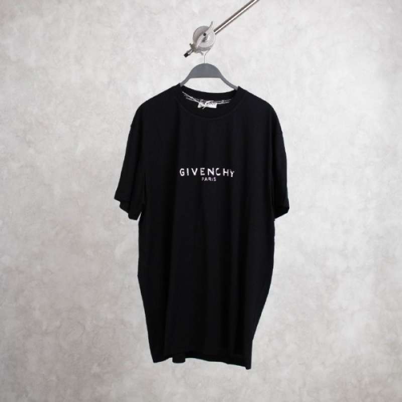 Jual Kaos Givenchy Blurred Logo Black Tshirt 100 Original S Di Seller Hypesneaker.idn Official Store Hypesneaker.id Kota Semarang Blibli