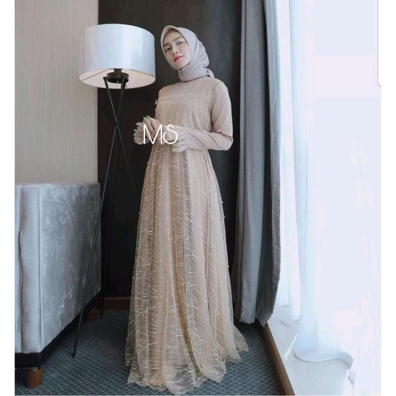 dress brokat satin 8 Inspirasi Model Baju Bridesmaid Satin Brokat yang Elegan dan Ideal untuk Semua Body Type