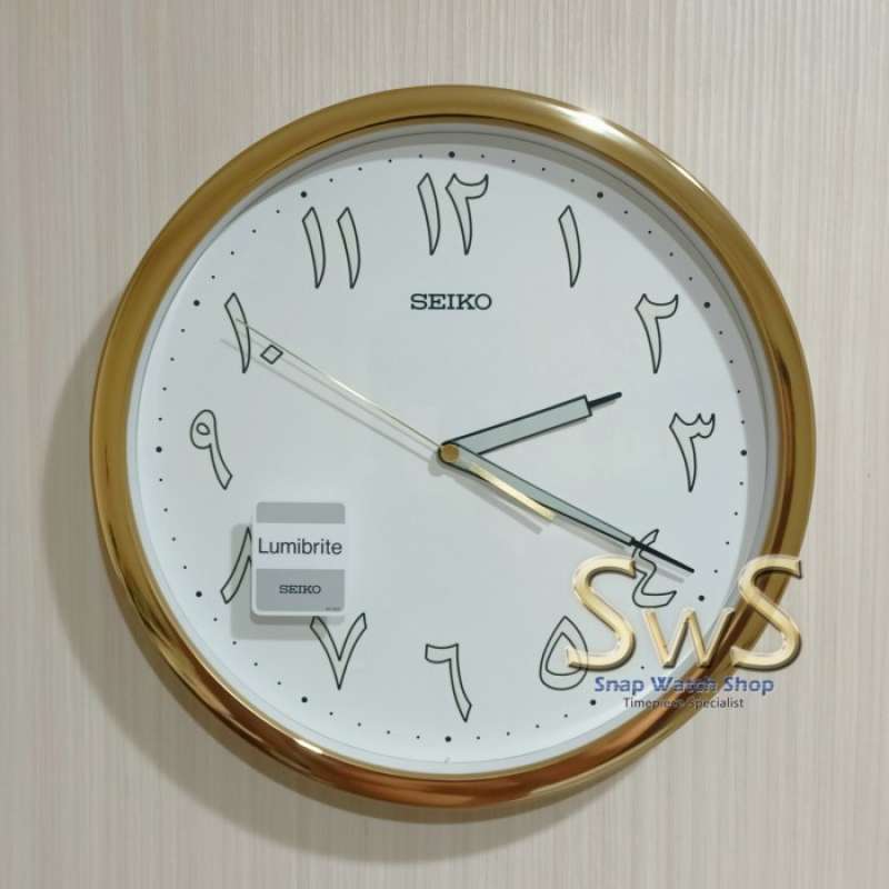 Jam dinding seiko hotsell glow in the dark