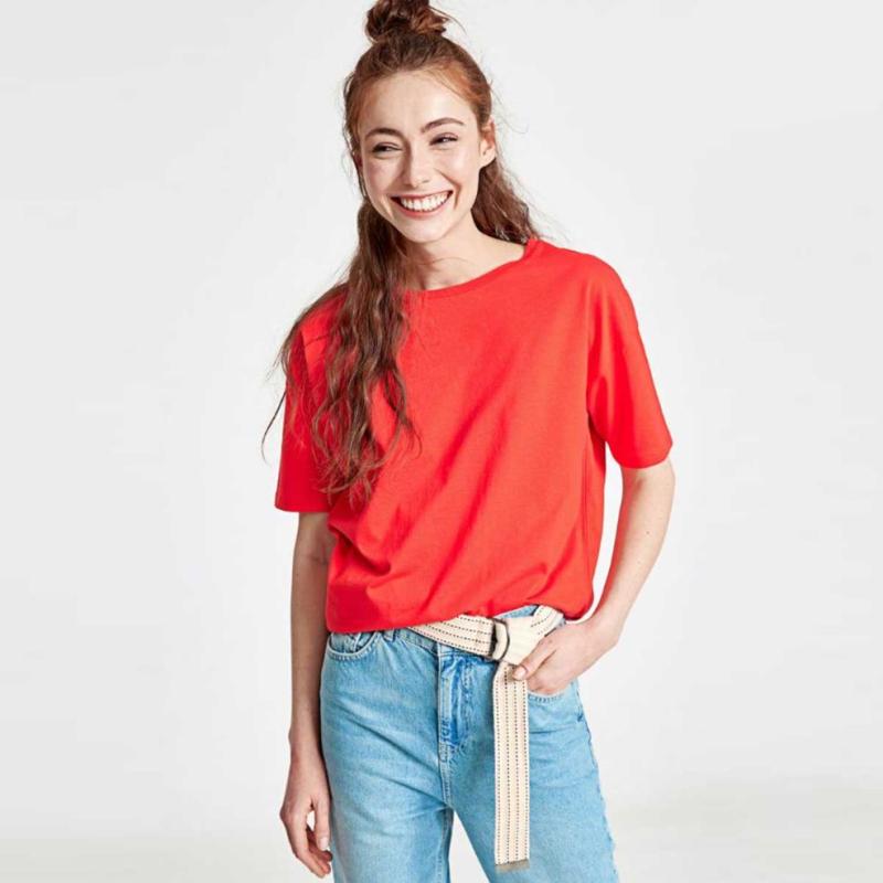 Jual Lc Waikiki 9sp200z8 Regular T Shirt Wanita Red Online Oktober 2020 Blibli Com