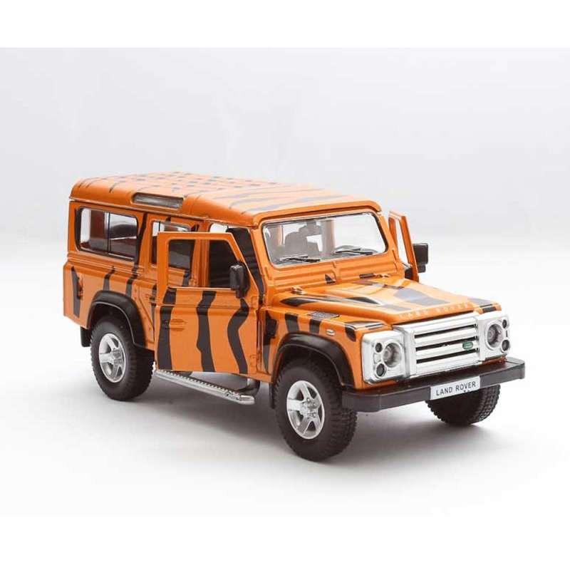 Rmz city 2025 land rover defender
