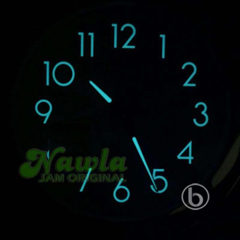 Jam dinding seiko deals glow in the dark