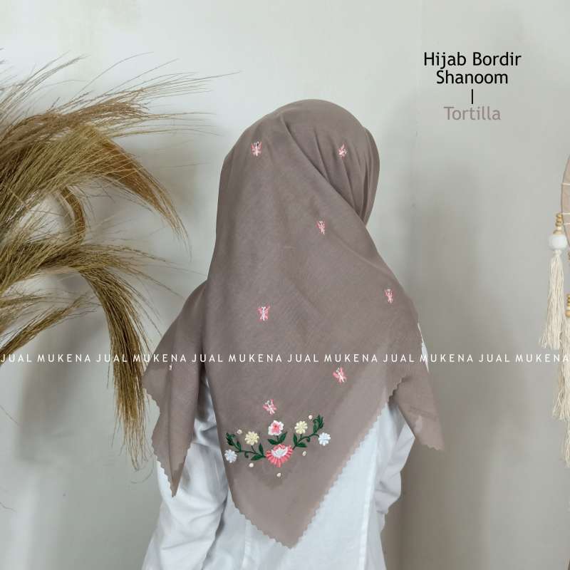Jual Hijab Voal Square Segi Empat Laser Cut Polos Bordir Manual Motif Bunga Shanoom Online April 2021 Blibli